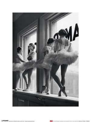 Art Print Time Life Ballerinas In Window 30x40cm Pyramid PPR44030 | Yourdecoration.com