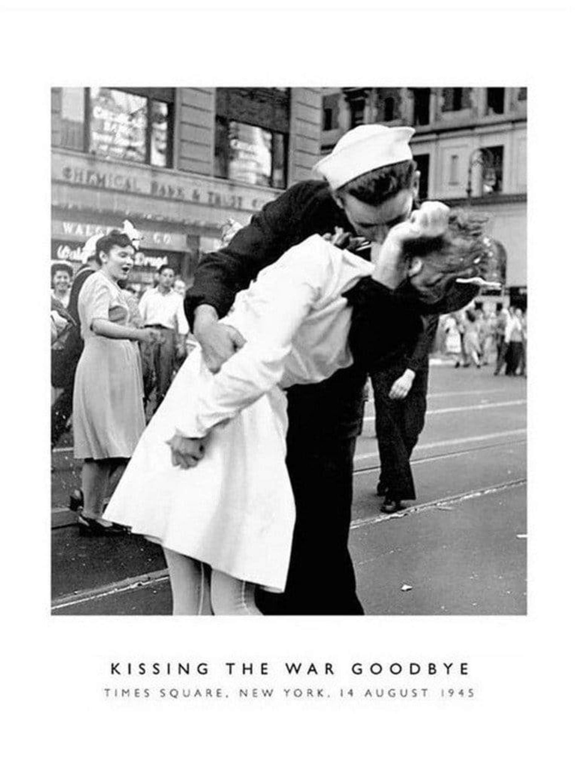 Photography Coll. Kissing the War Goodbye Art Print 60x80cm | Yourdecoration.com