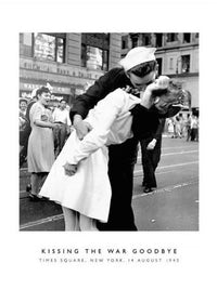 Photography Coll. Kissing the War Goodbye Art Print 60x80cm | Yourdecoration.com
