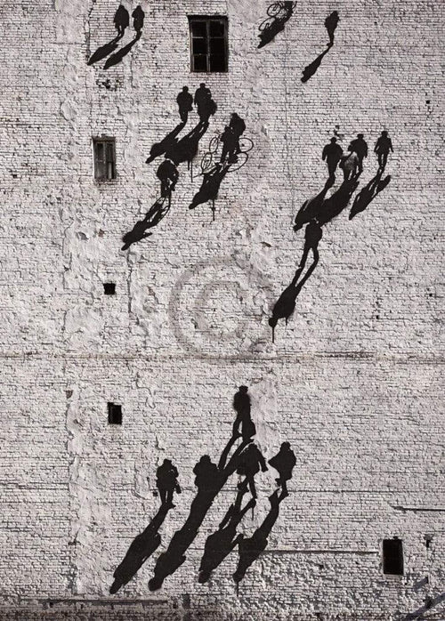 Edition Street Walking the Wall Art Print 50x70cm | Yourdecoration.com