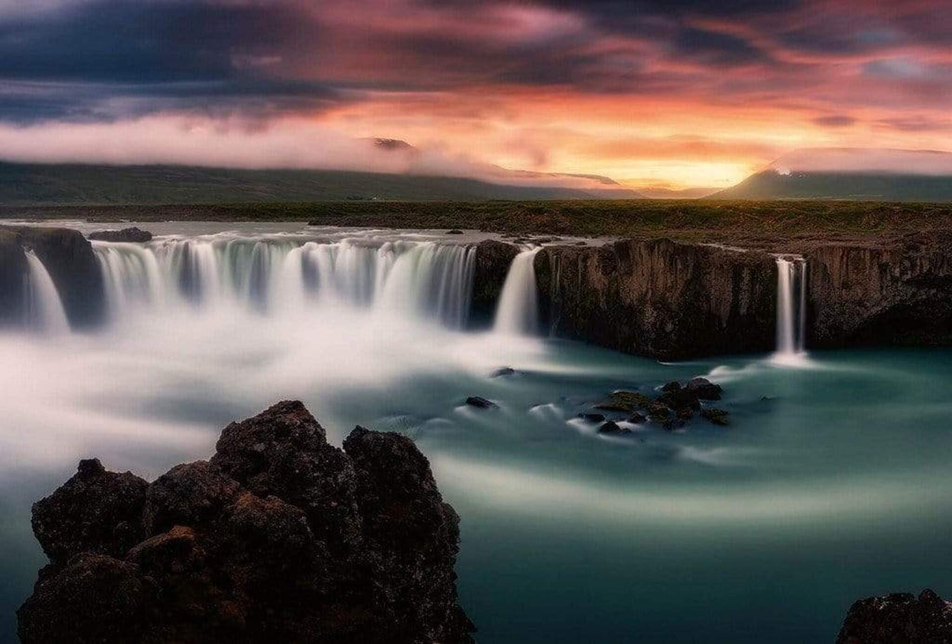 Wizard+Genius Silky Waterfalls Non Woven Wall Mural 384x260cm 8 Panels | Yourdecoration.com